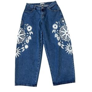 Blue Camelot Floral Embroidered Mid Rise Barrel Blue Jeans Size 27 Boho EUC
